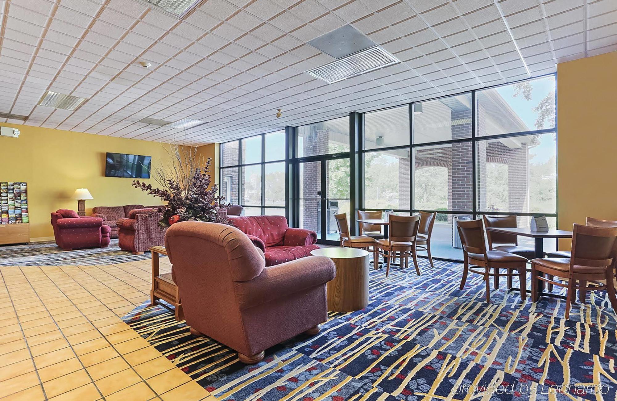 Days & By Wyndham Amish Country Hotel