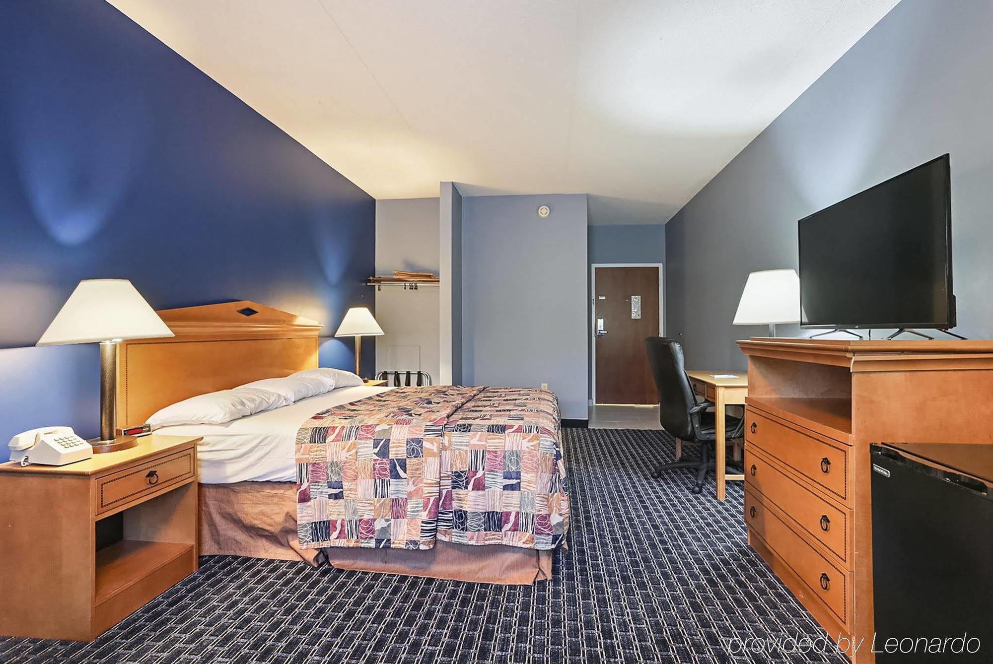 Hotel Days & By Wyndham Amish Country