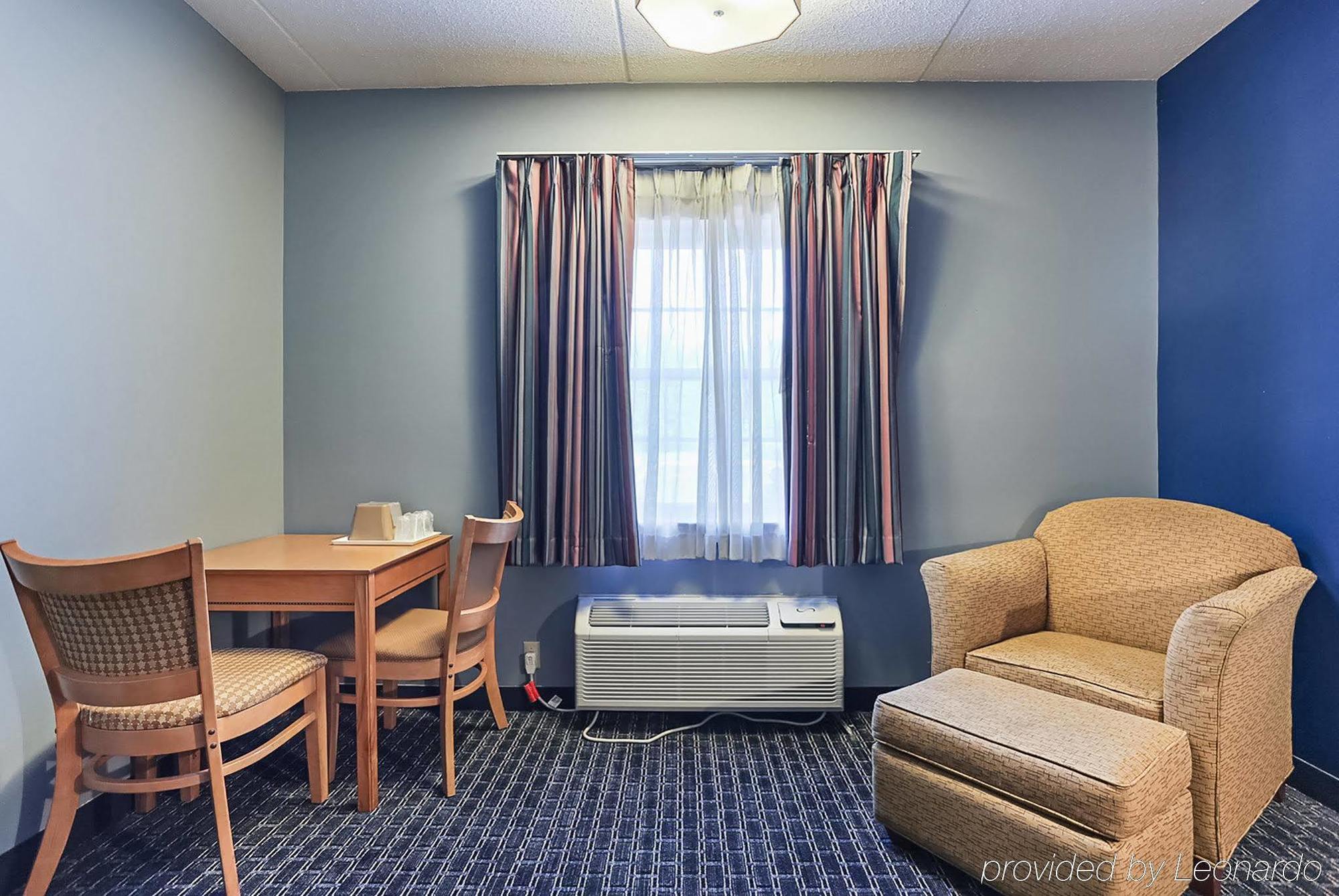 Days & By Wyndham Amish Country Hotel
