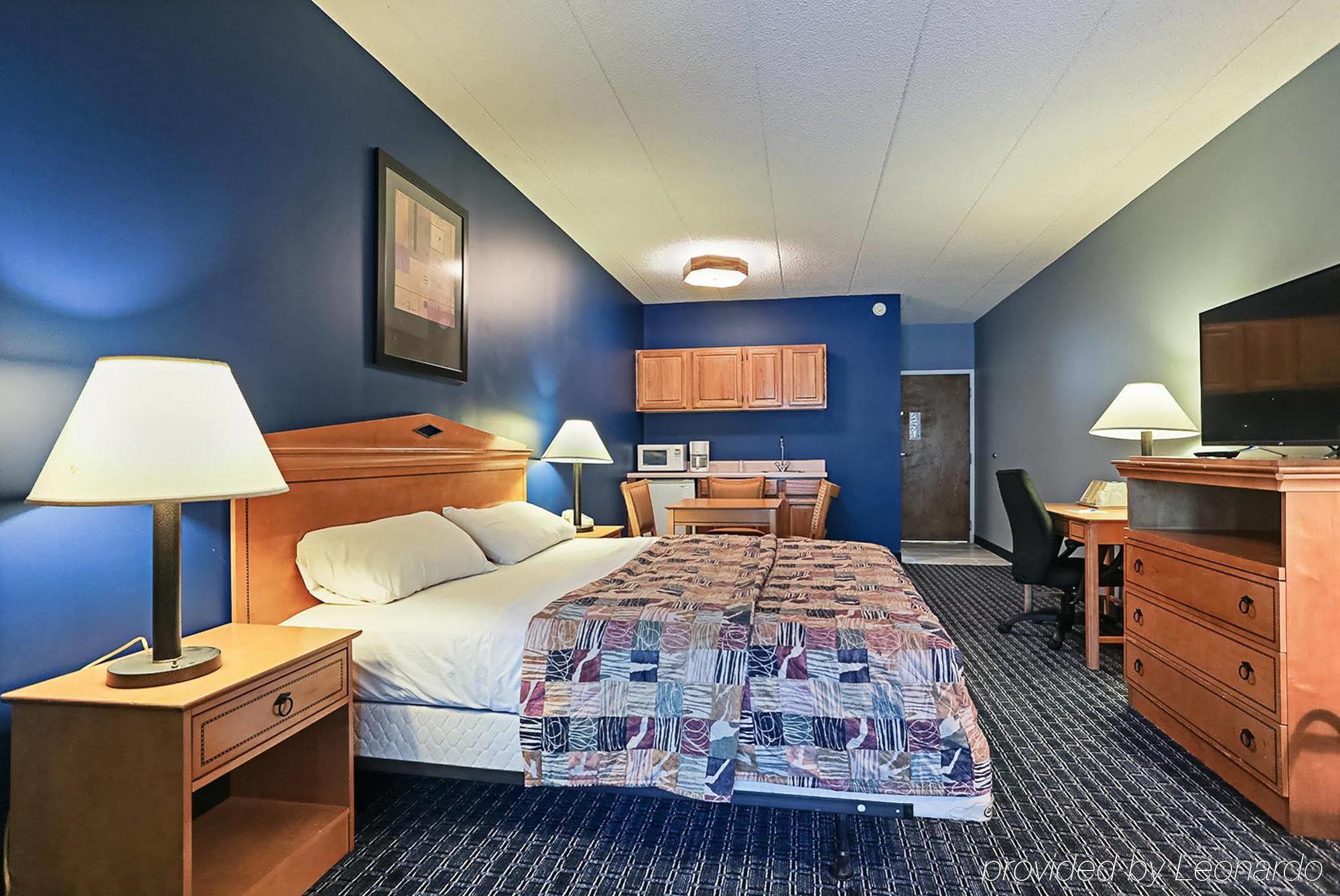 Hotel Days & By Wyndham Amish Country 3*
