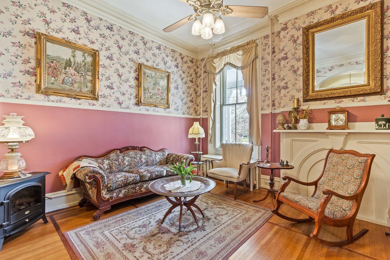Bed & Breakfast Lovelace Manor