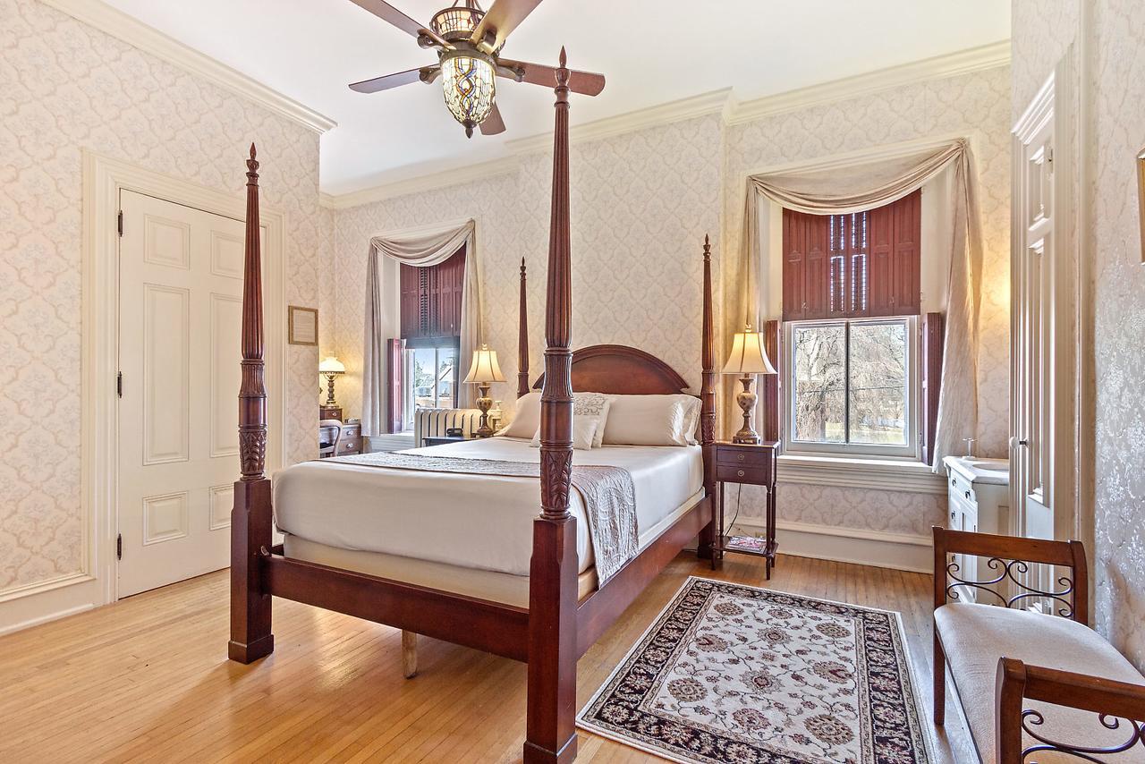 Lovelace Manor 5*
