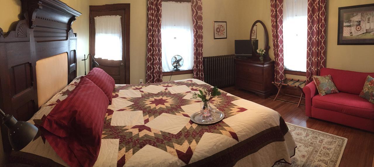 Walnut Lawn Bed & Breakfast 2*
