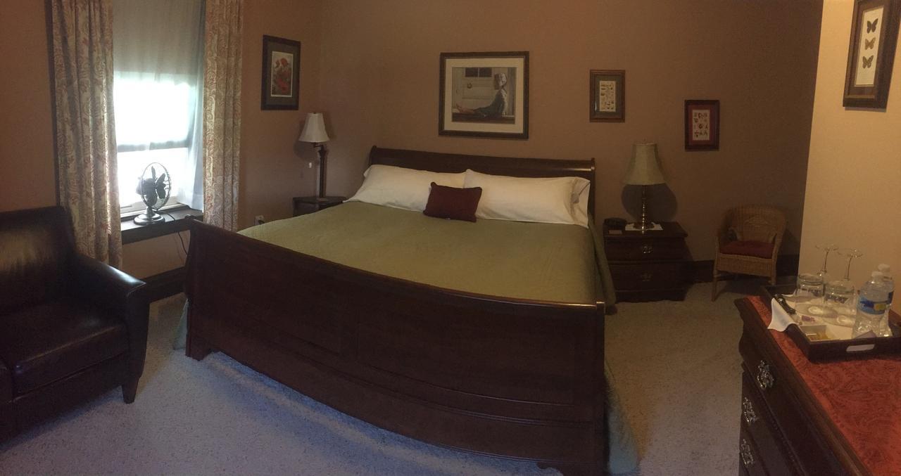 Walnut Lawn Bed & Breakfast 2*