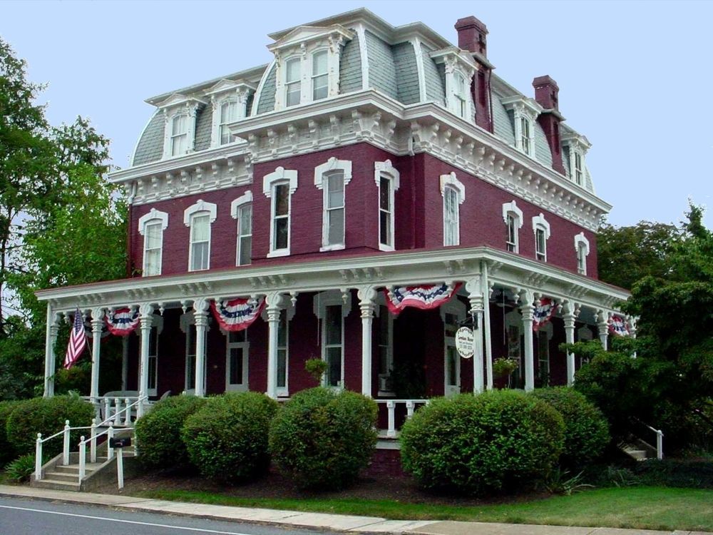 Lovelace Manor Bed & Breakfast 5*
