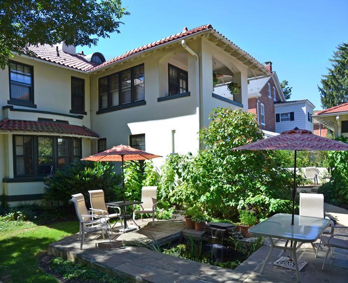 King's Bed & Breakfast 2*