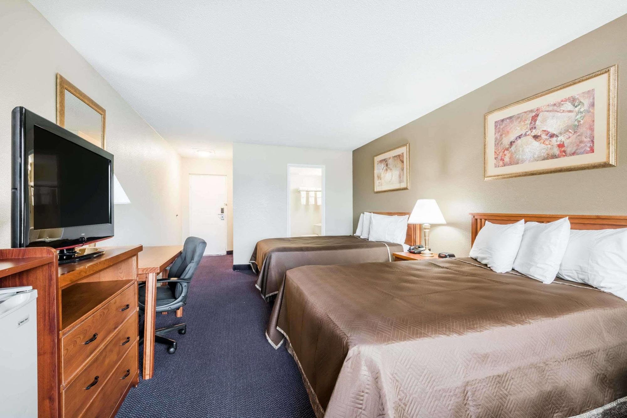 Red Carpet Motel 2*