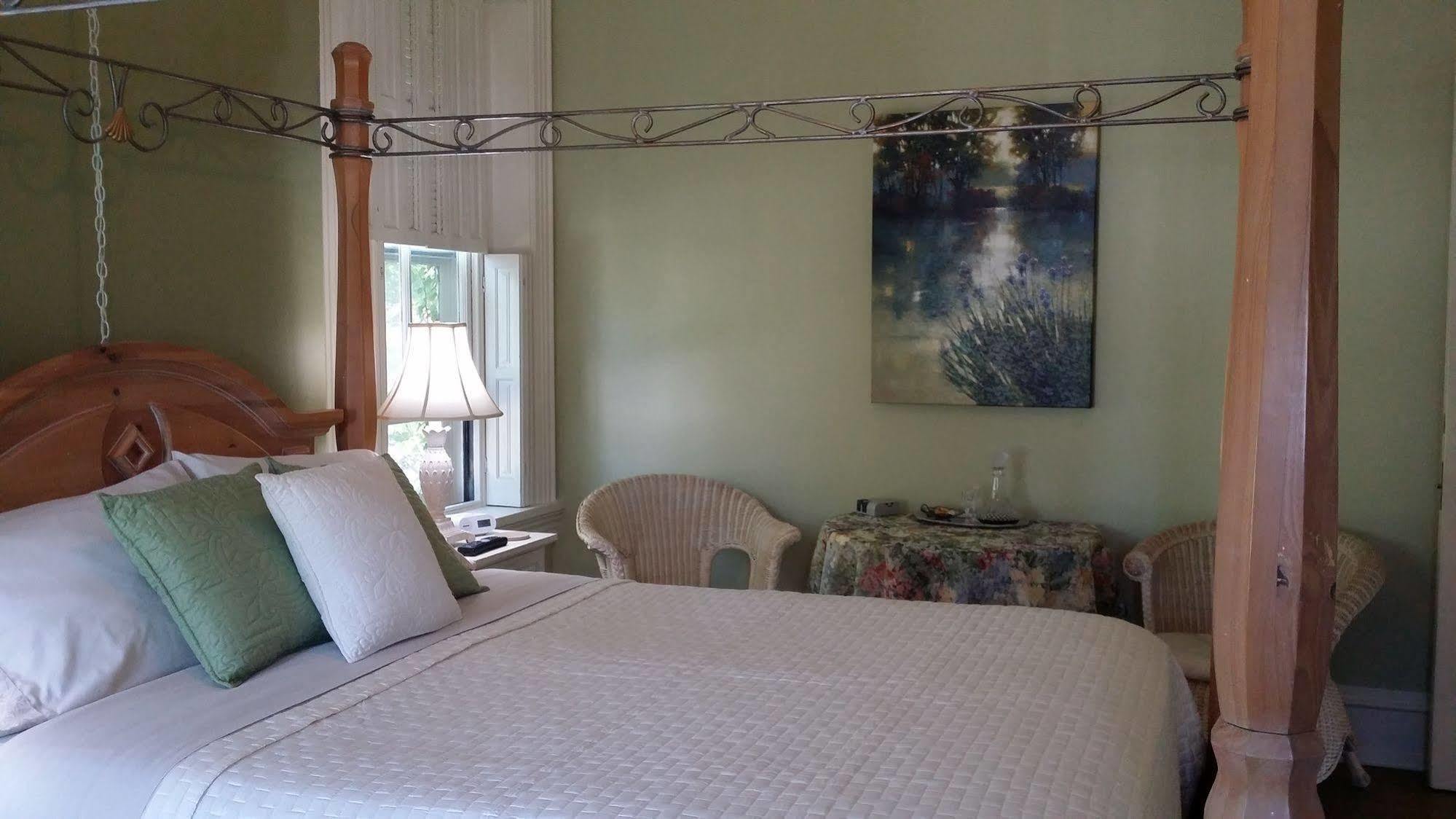 Lovelace Manor Bed & Breakfast