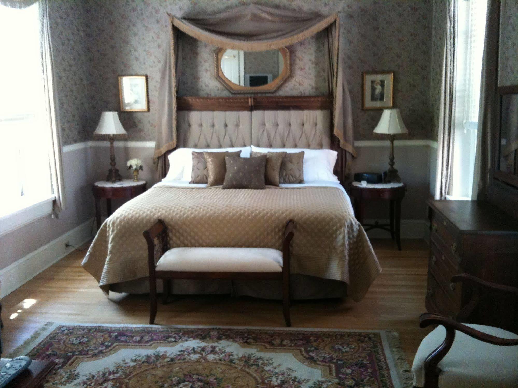 Lovelace Manor Bed & Breakfast 5*