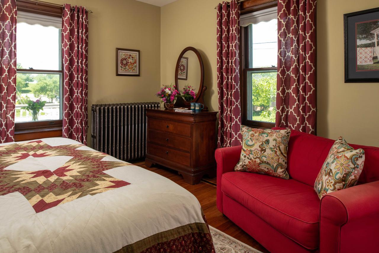 Walnut Lawn Bed & Breakfast 2*