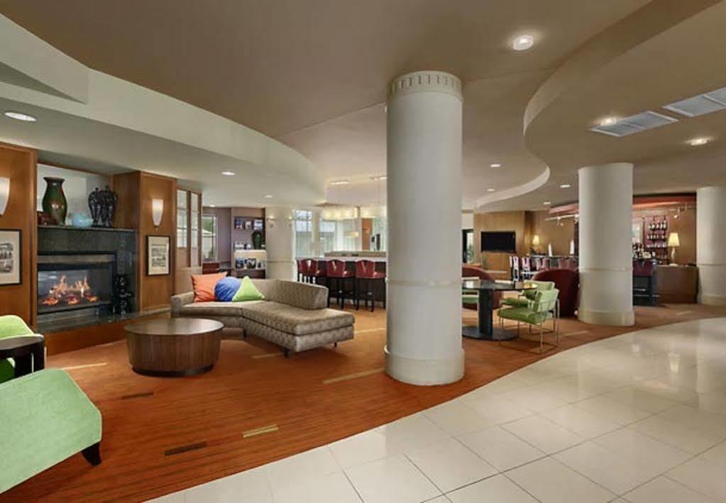 Courtyard 3*