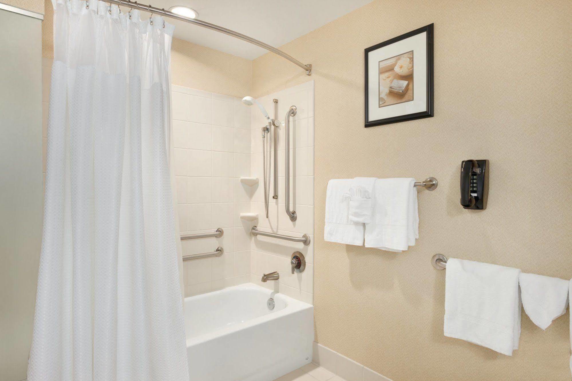 Courtyard Hotel 3*