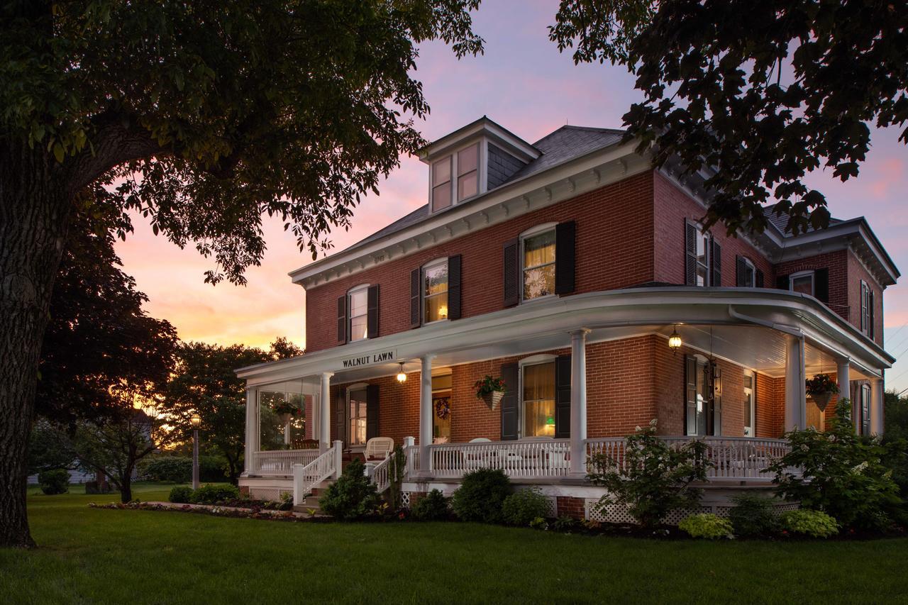 Walnut Lawn Bed & Breakfast 2*
