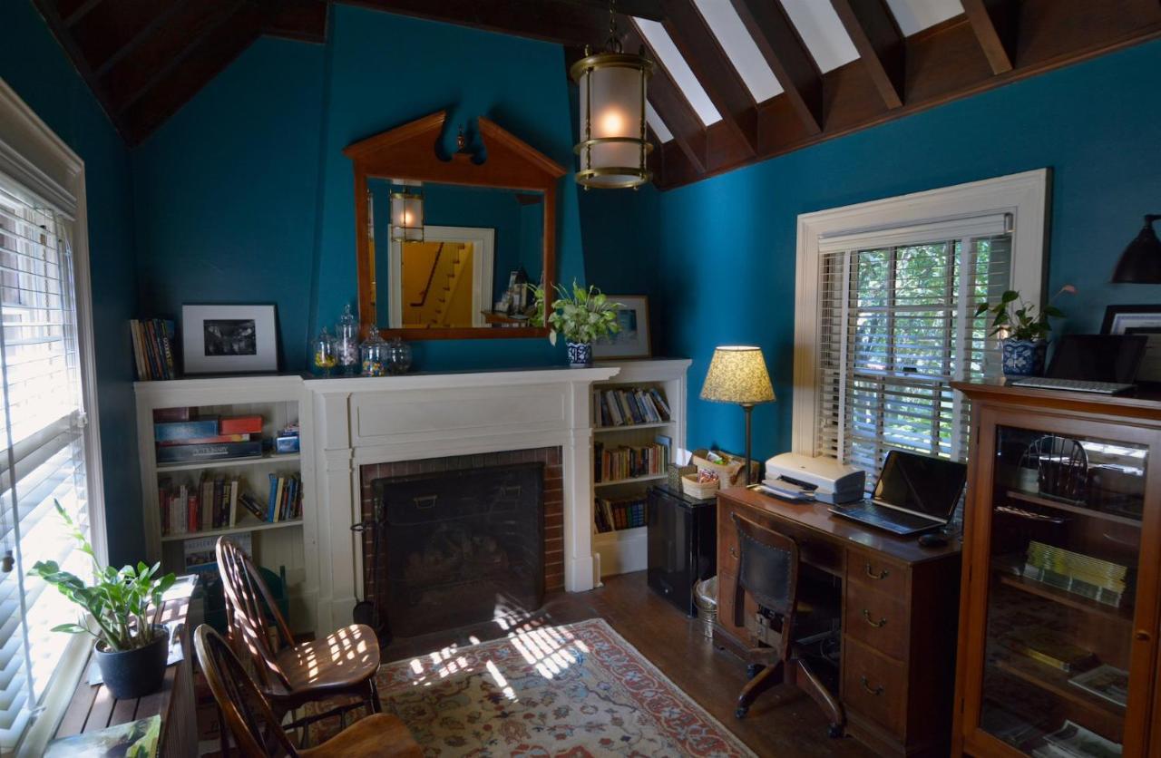 The Lancaster Bed & Breakfast 2*