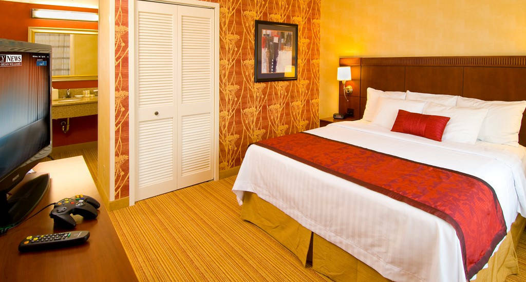Courtyard 3*
