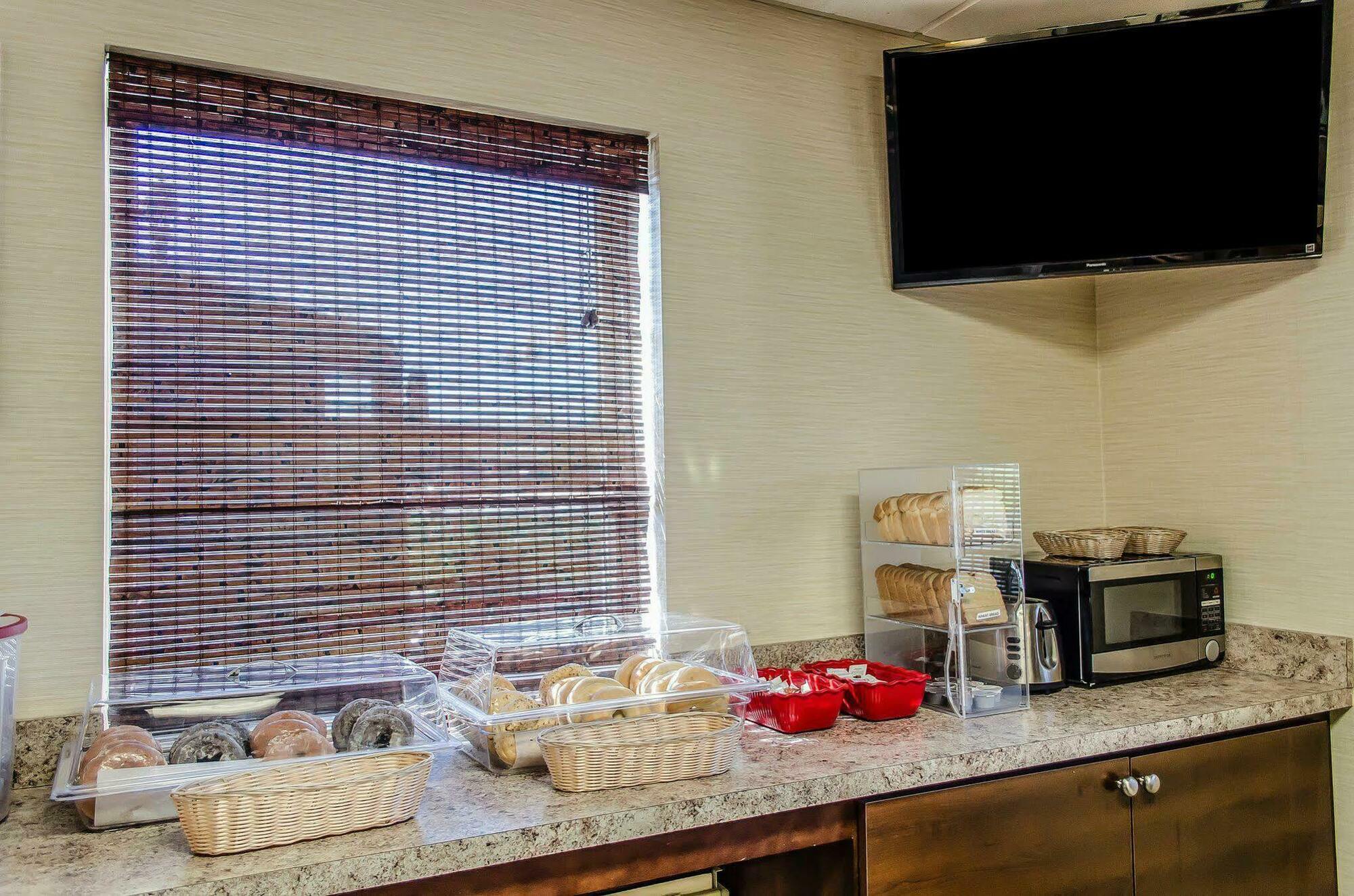 Baymont By Wyndham Pa Dutch Country Lodge *