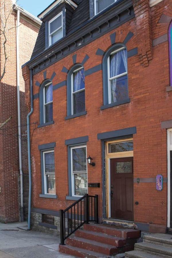 Apartment Cozy Hideaway In The Heart Of *