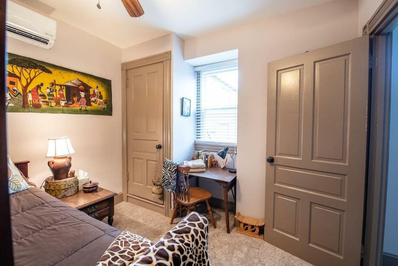 10 Min To Town Center & Wedding Venues W Walkscore 96 & Super Fast Wifi Apartment *