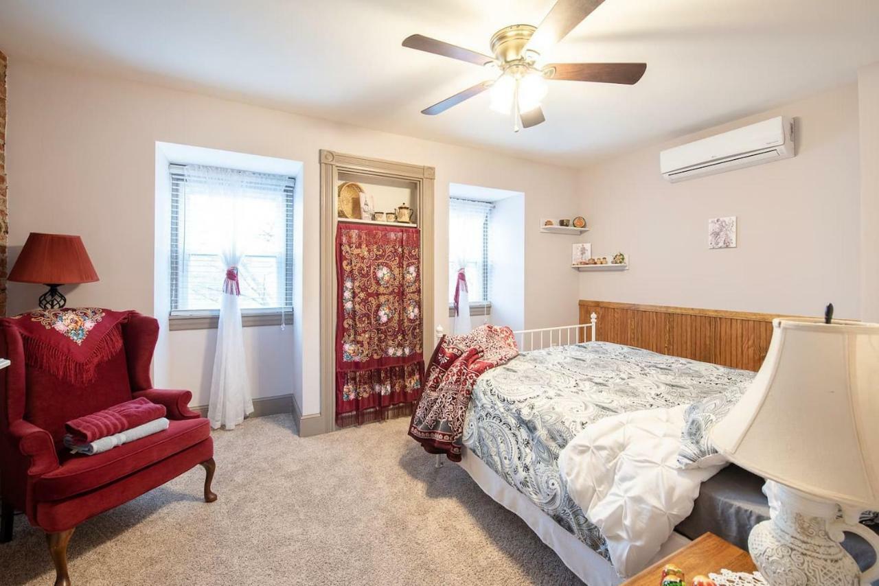 10 Min To Town Center & Wedding Venues W Walkscore 96 & Super Fast Wifi Apartment