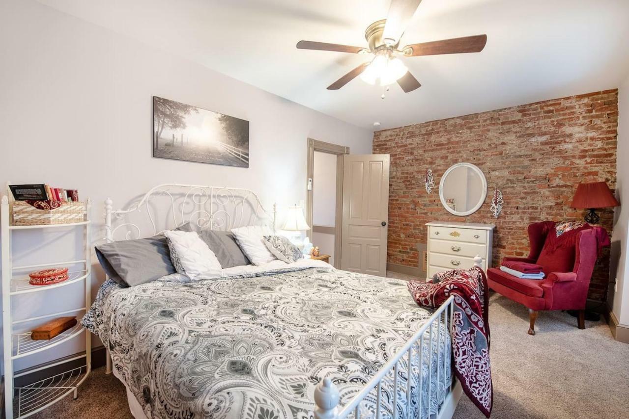 10 Min To Town Center & Wedding Venues W Walkscore 96 & Super Fast Wifi Lancaster