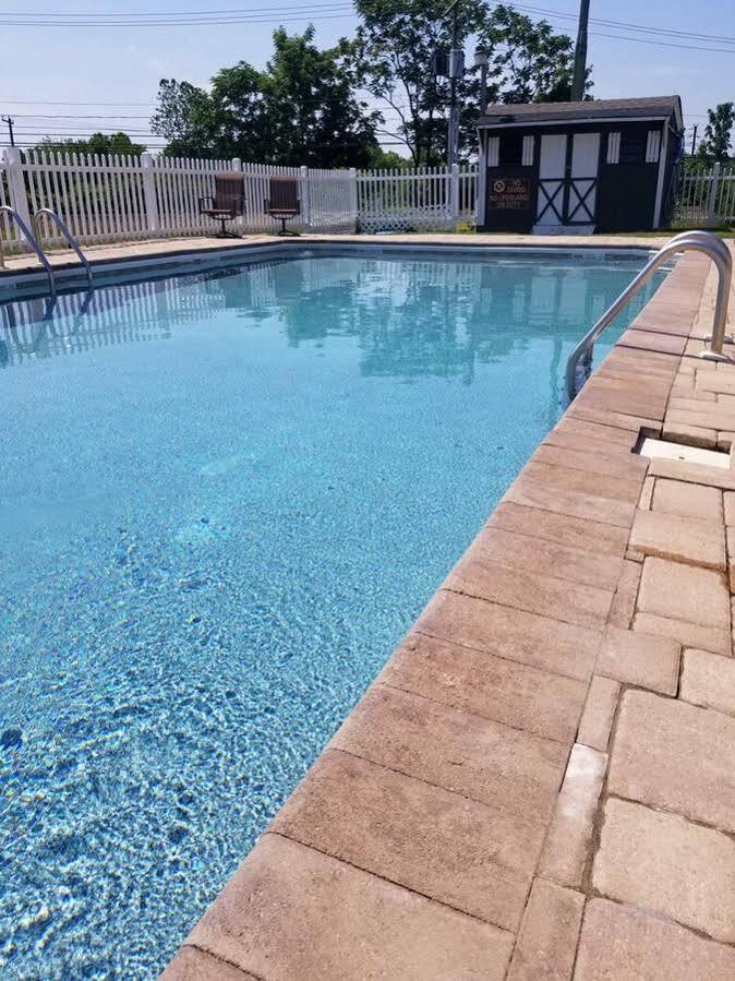 Days & By Wyndham Amish Country Hotel Lancaster