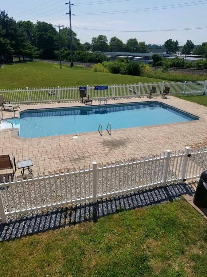 Hotel Days & By Wyndham Amish Country
