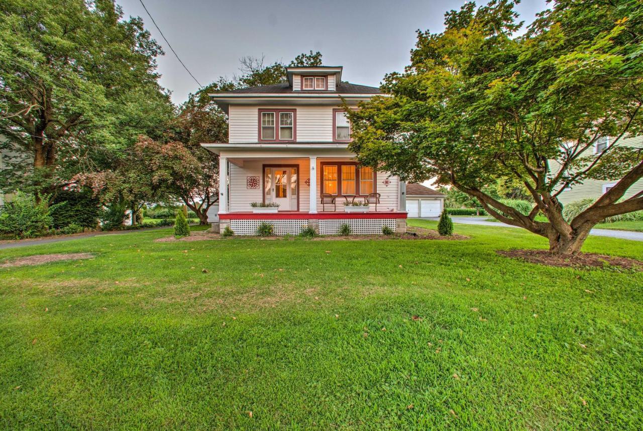 Whimsical House With Porch Near Amish Farm Holiday home *