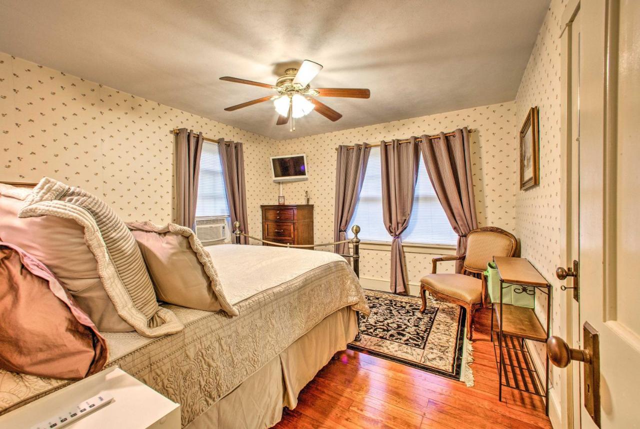 Whimsical House With Porch Near Amish Farm * Lancaster