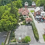 Contessa Quarters At Kings Cottage
