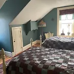 Hollinger House