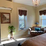 Hollinger House