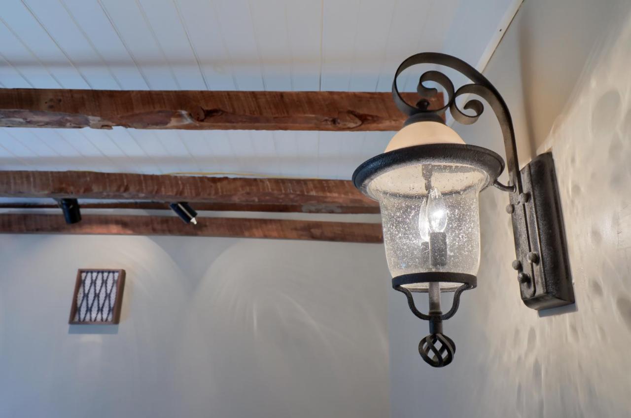 Newly Updated Charming Backyard & Grill Apartment *