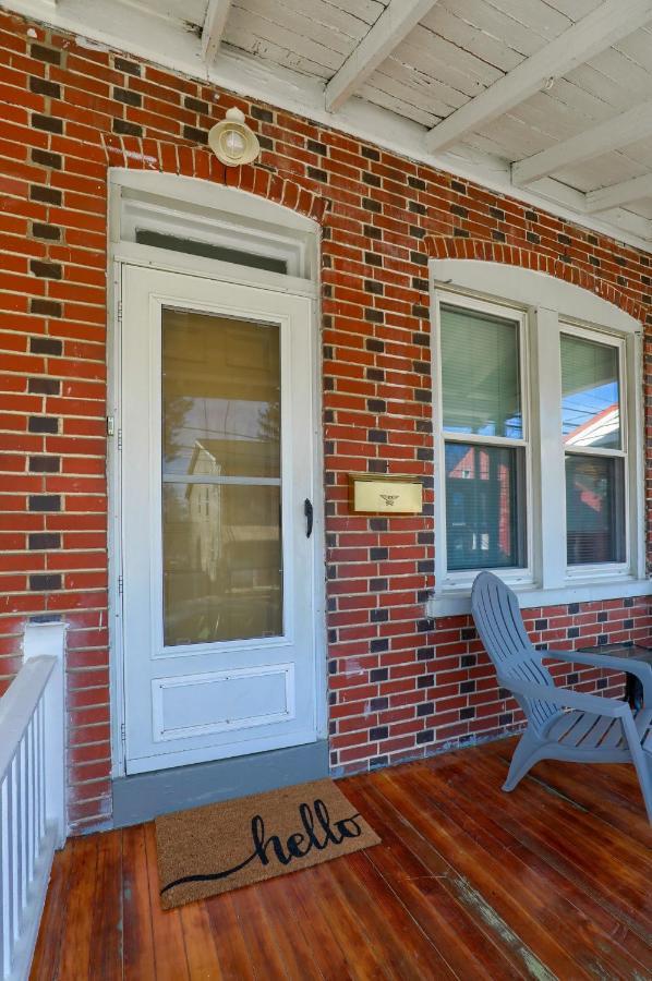 Newly Updated Charming Backyard & Grill Apartment *