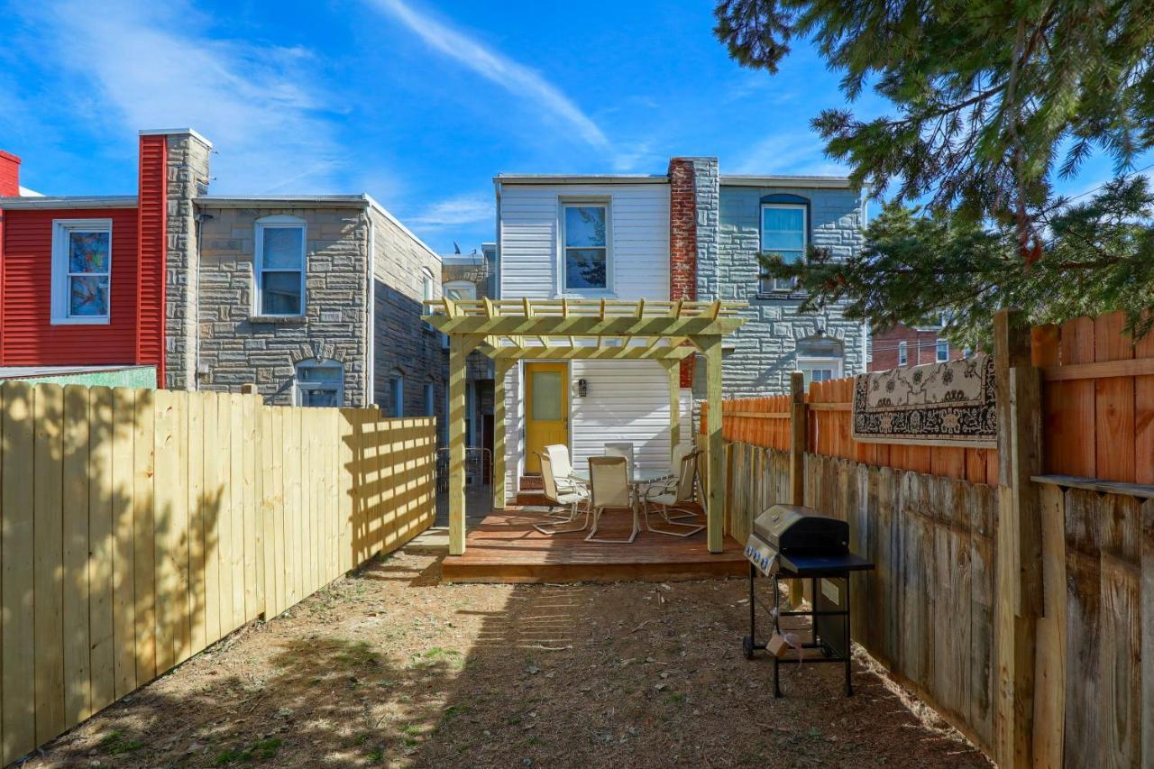 Apartment Newly Updated Charming Backyard & Grill