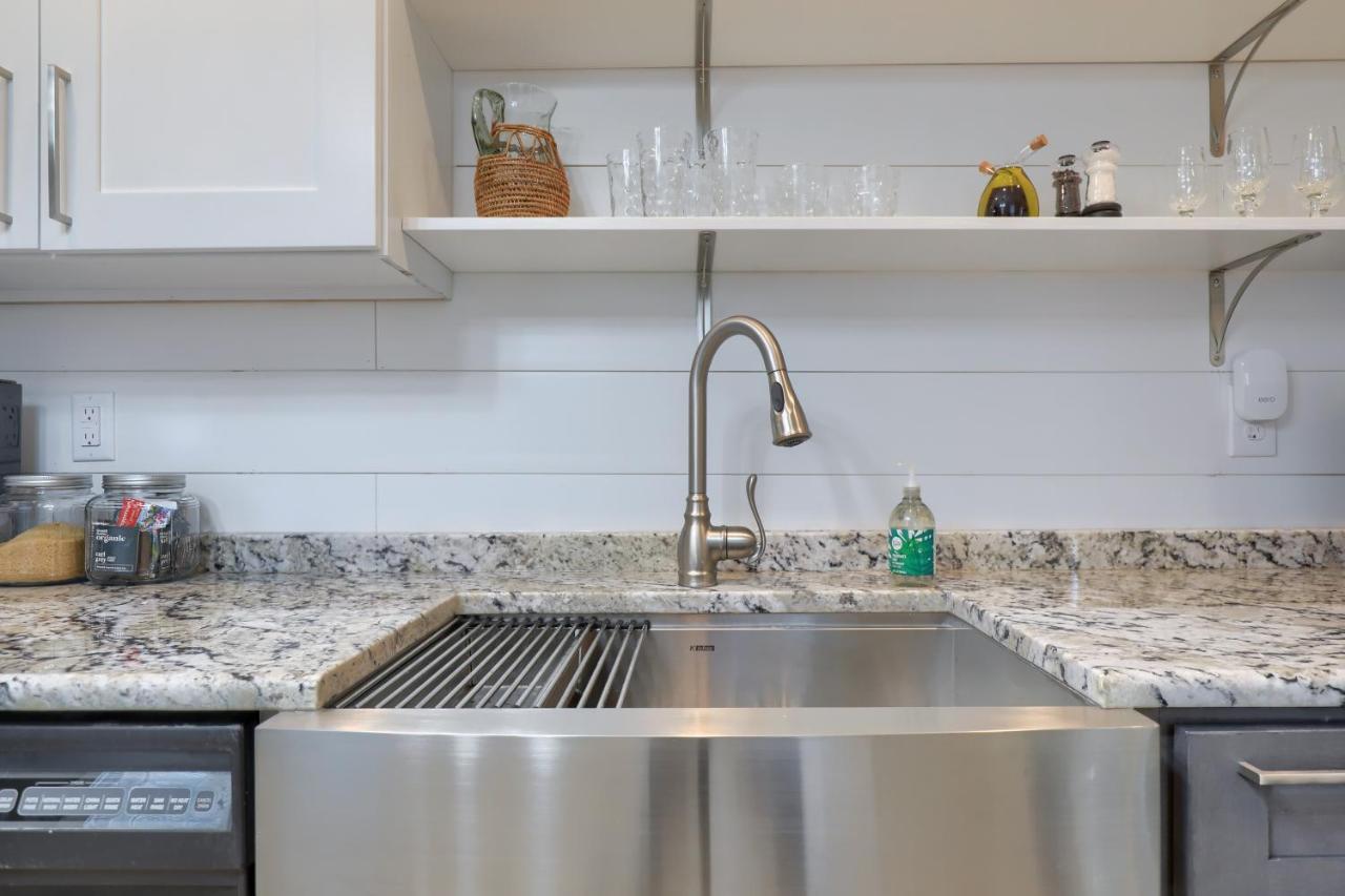Newly Updated Charming Backyard & Grill Apartment Lancaster