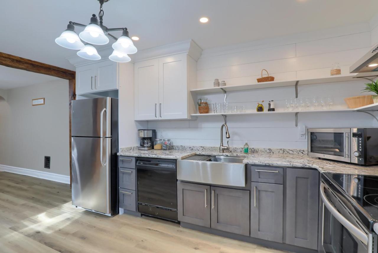 Newly Updated Charming Backyard & Grill Apartment Lancaster
