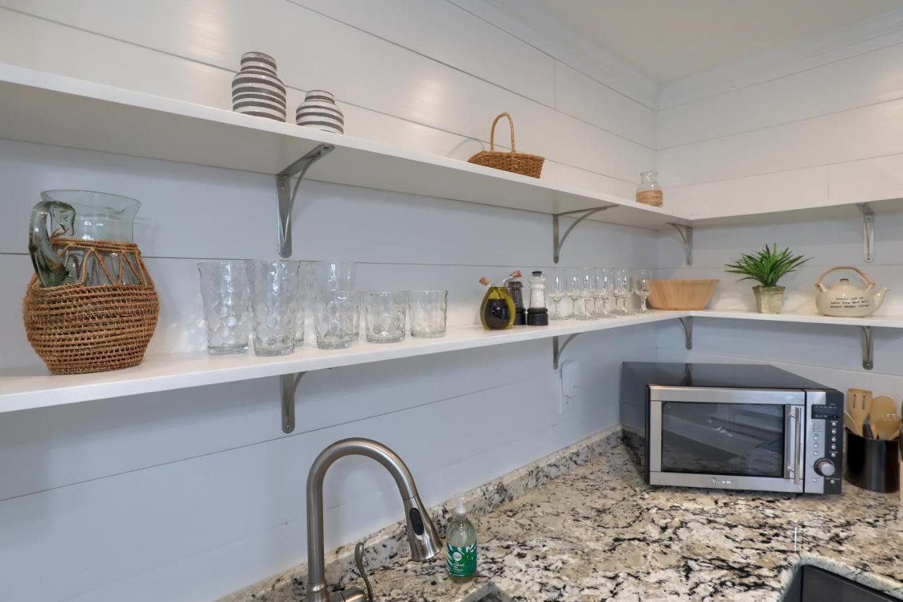 Newly Updated Charming Backyard & Grill Apartment Lancaster