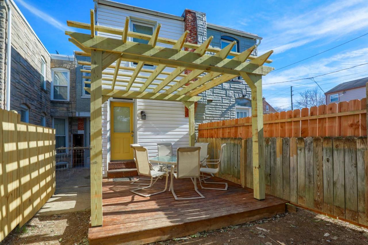 Newly Updated Charming Backyard & Grill Apartment *