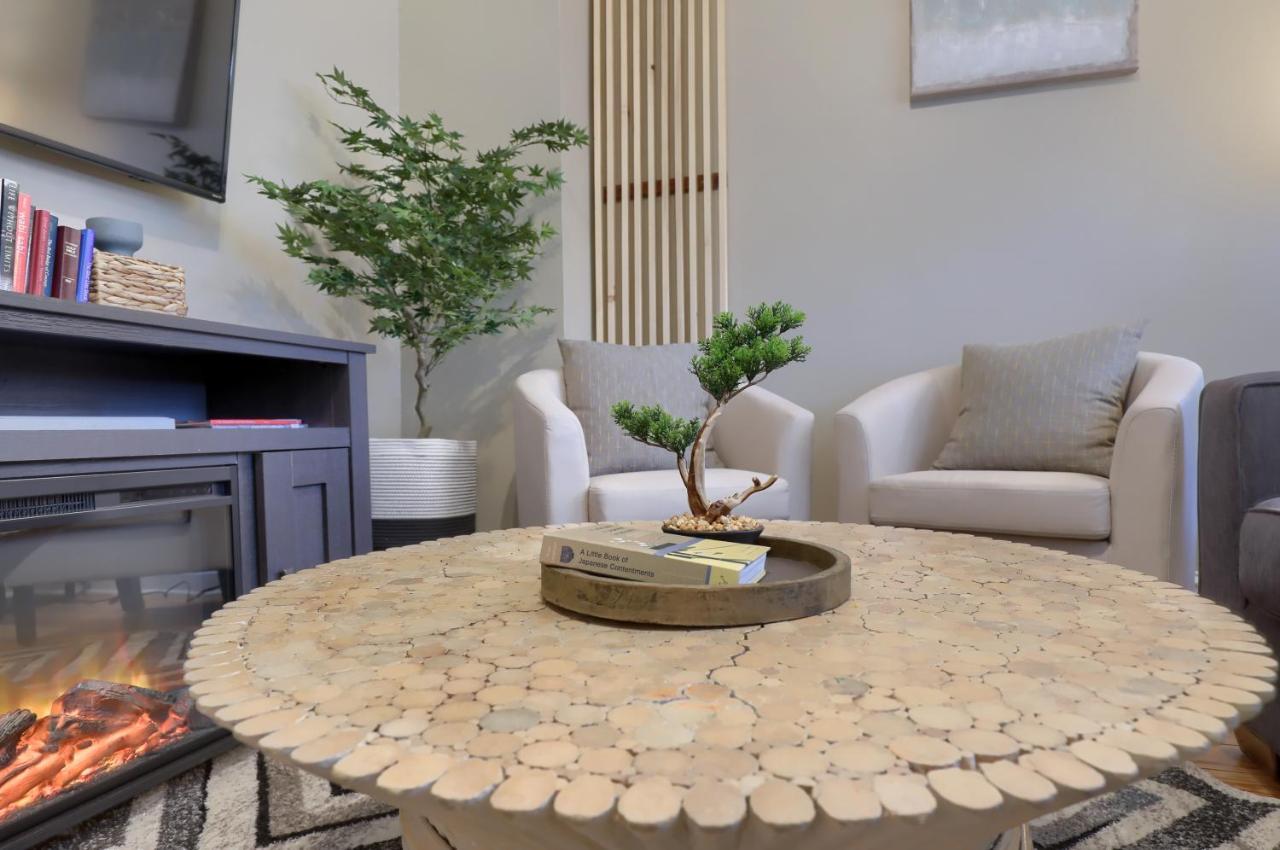 Newly Updated Charming Backyard & Grill
