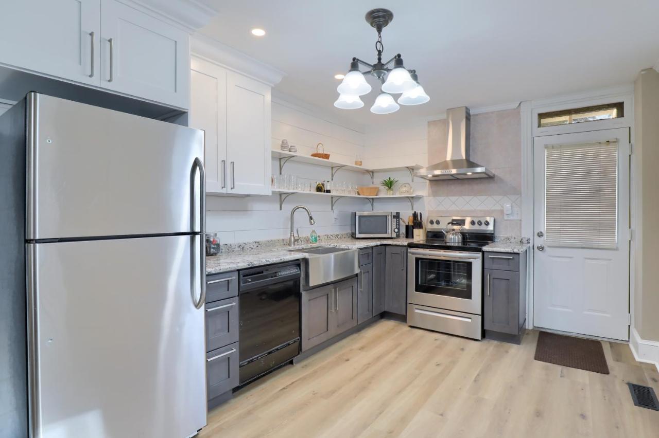 Apartment Newly Updated Charming Backyard & Grill Lancaster