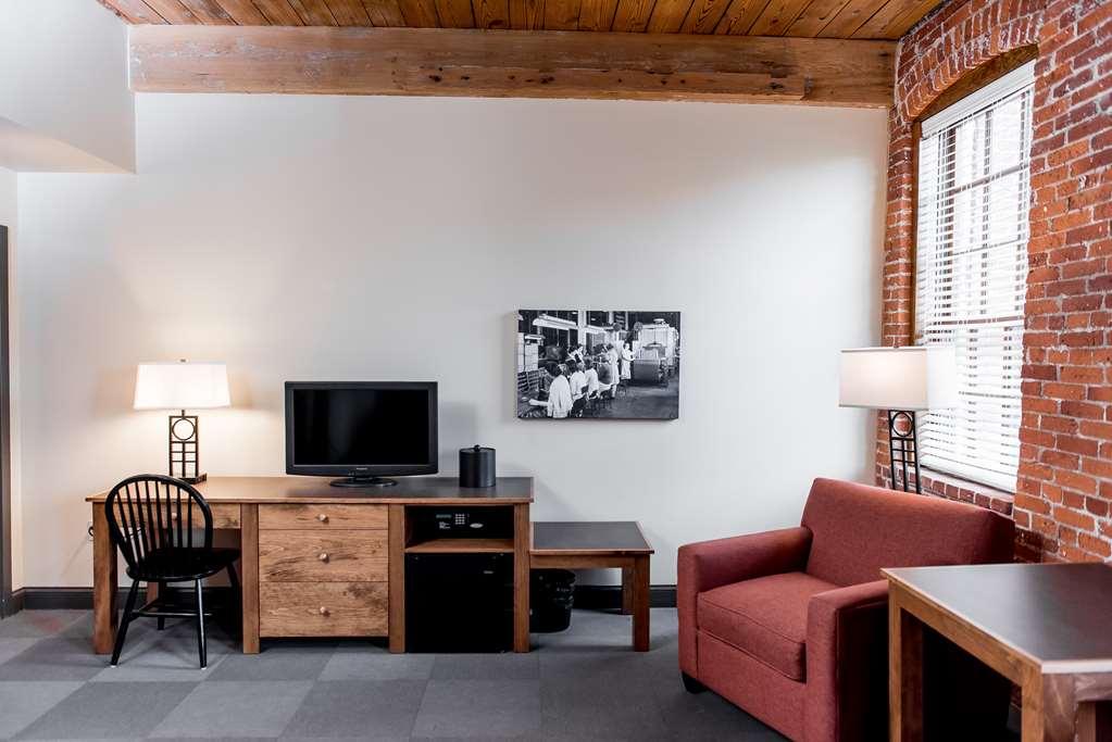 Cork Factory 3* Lancaster