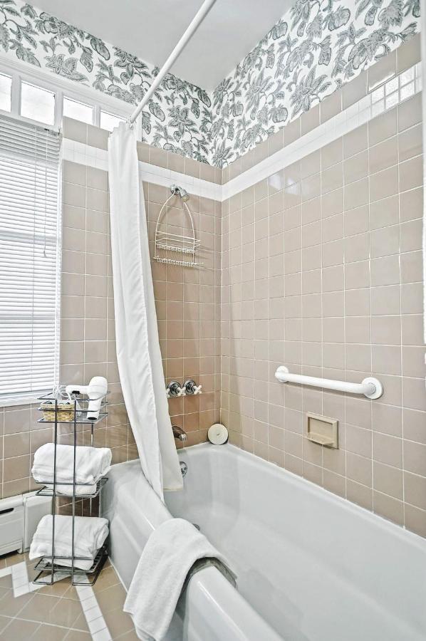 Contessa Quarters At Kings Cottage Guest house Lancaster
