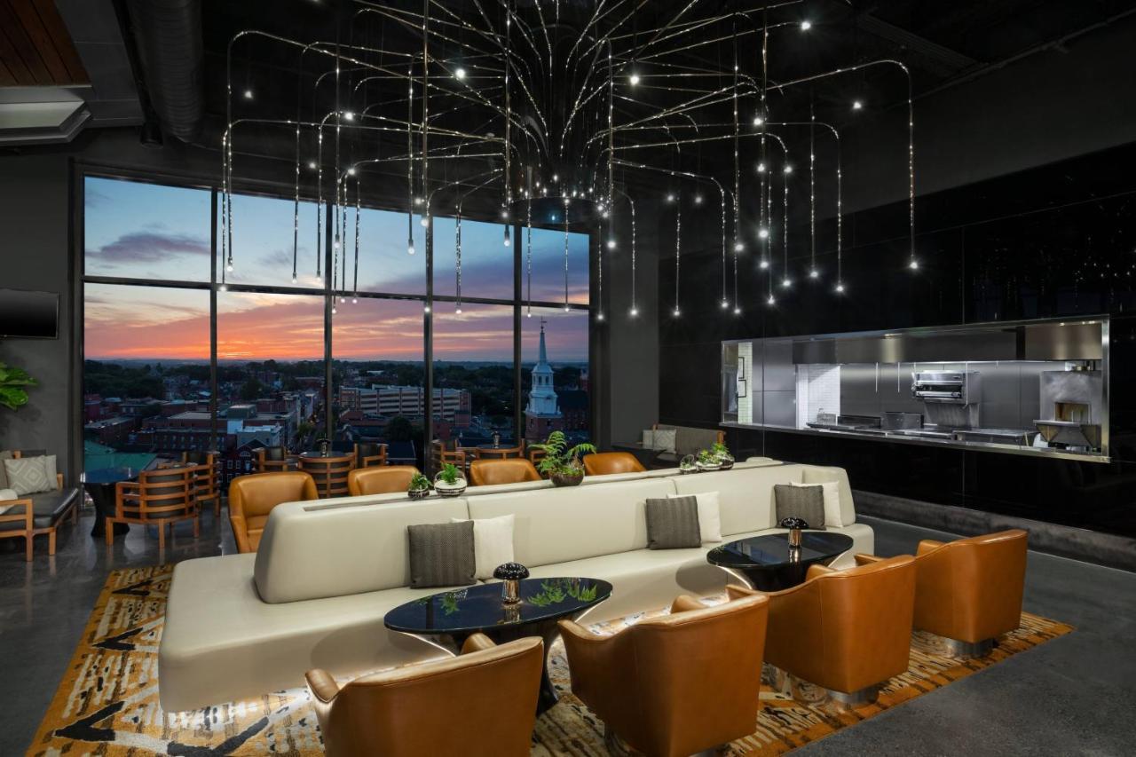 Marriott At Penn Square 3*