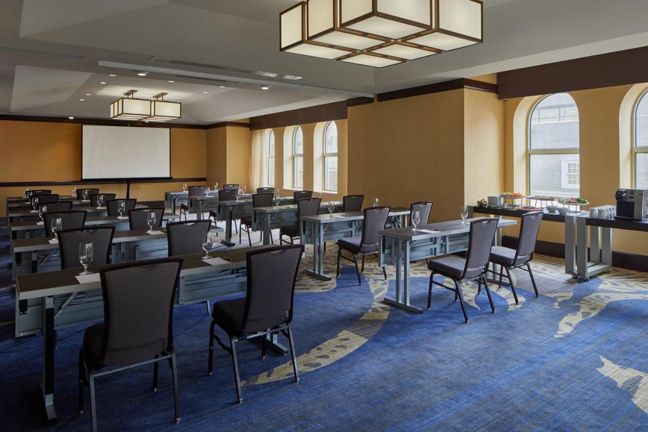 Hotel Marriott At Penn Square 3*