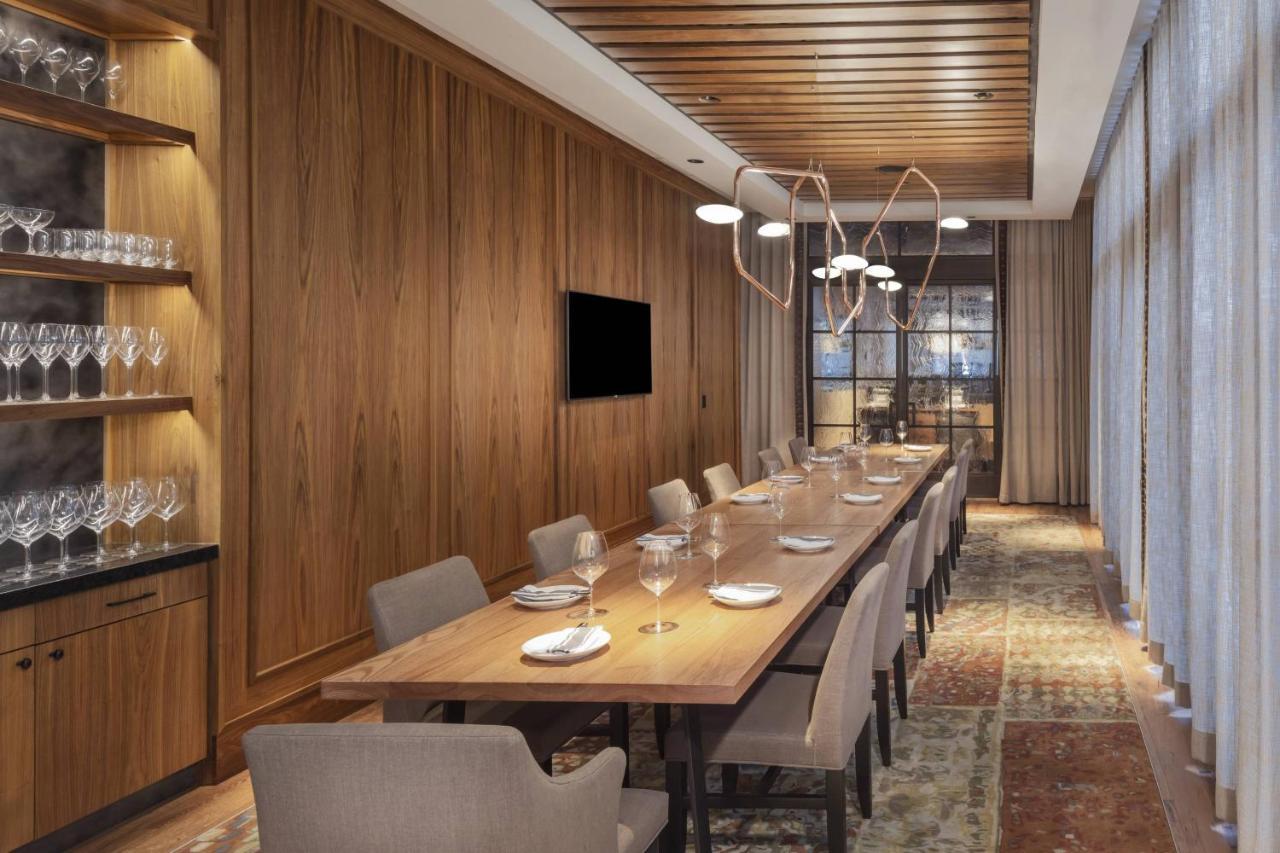 Marriott At Penn Square 3*