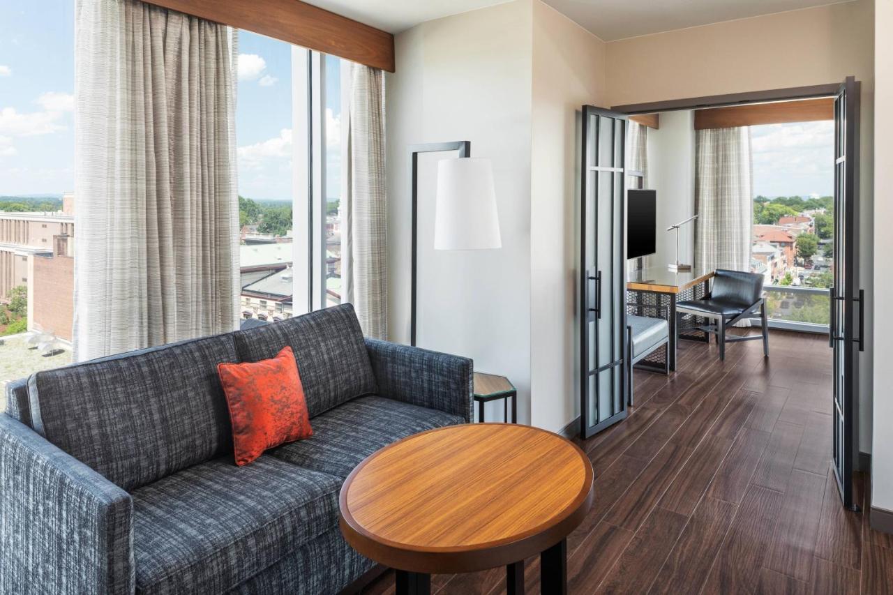 Marriott At Penn Square Hotel 3*