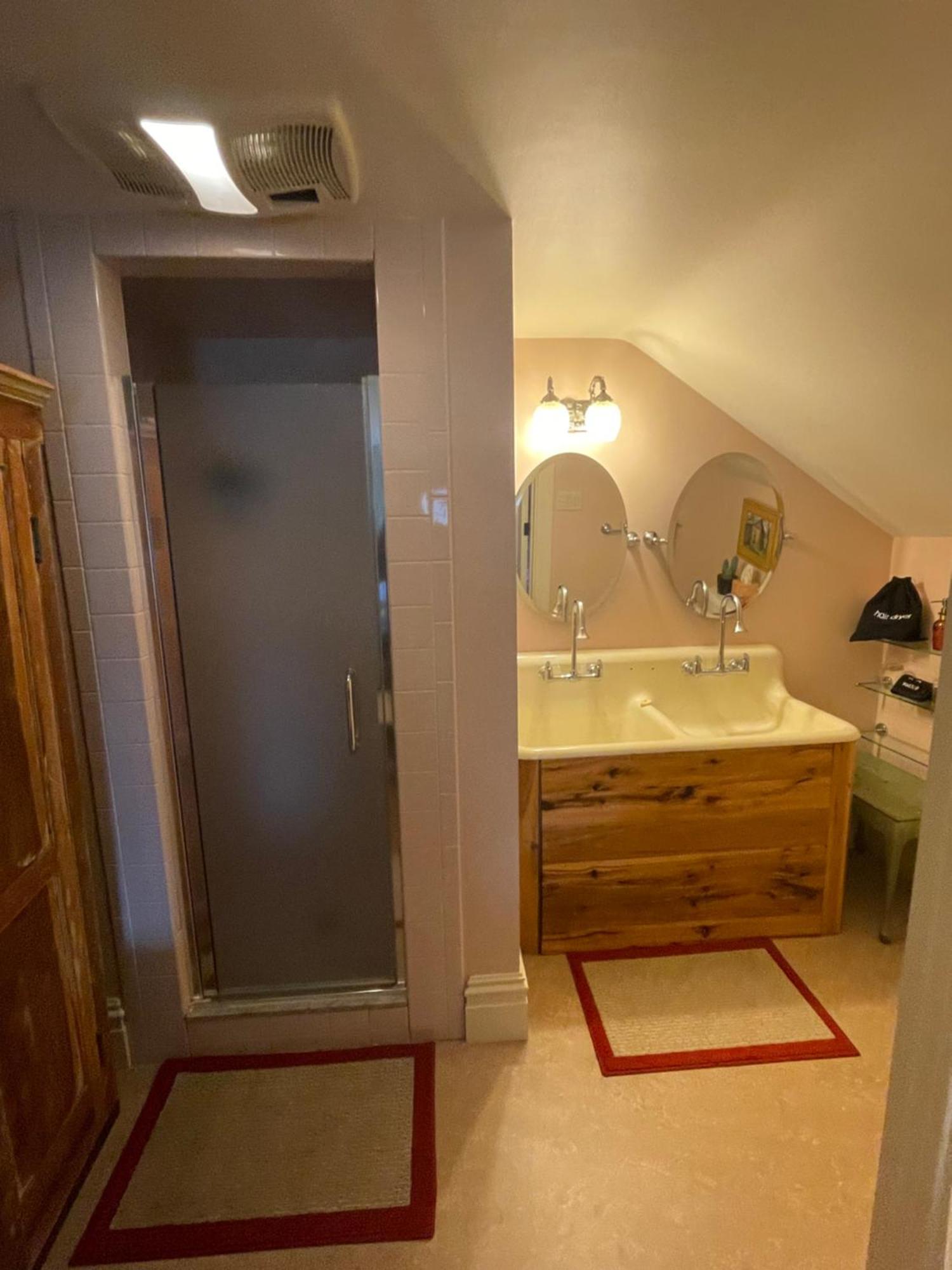Hollinger House 3*