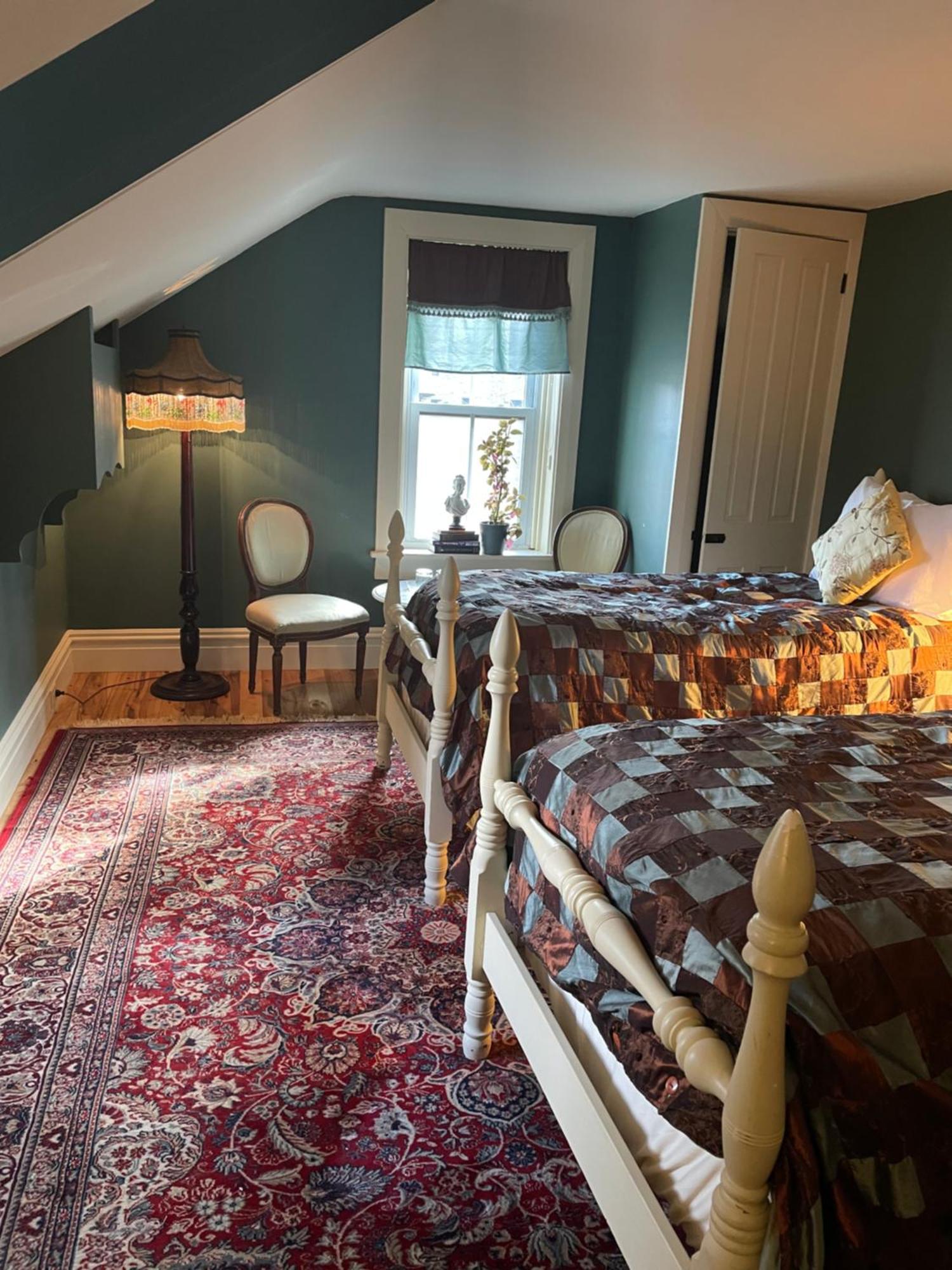 Hollinger House Bed & Breakfast