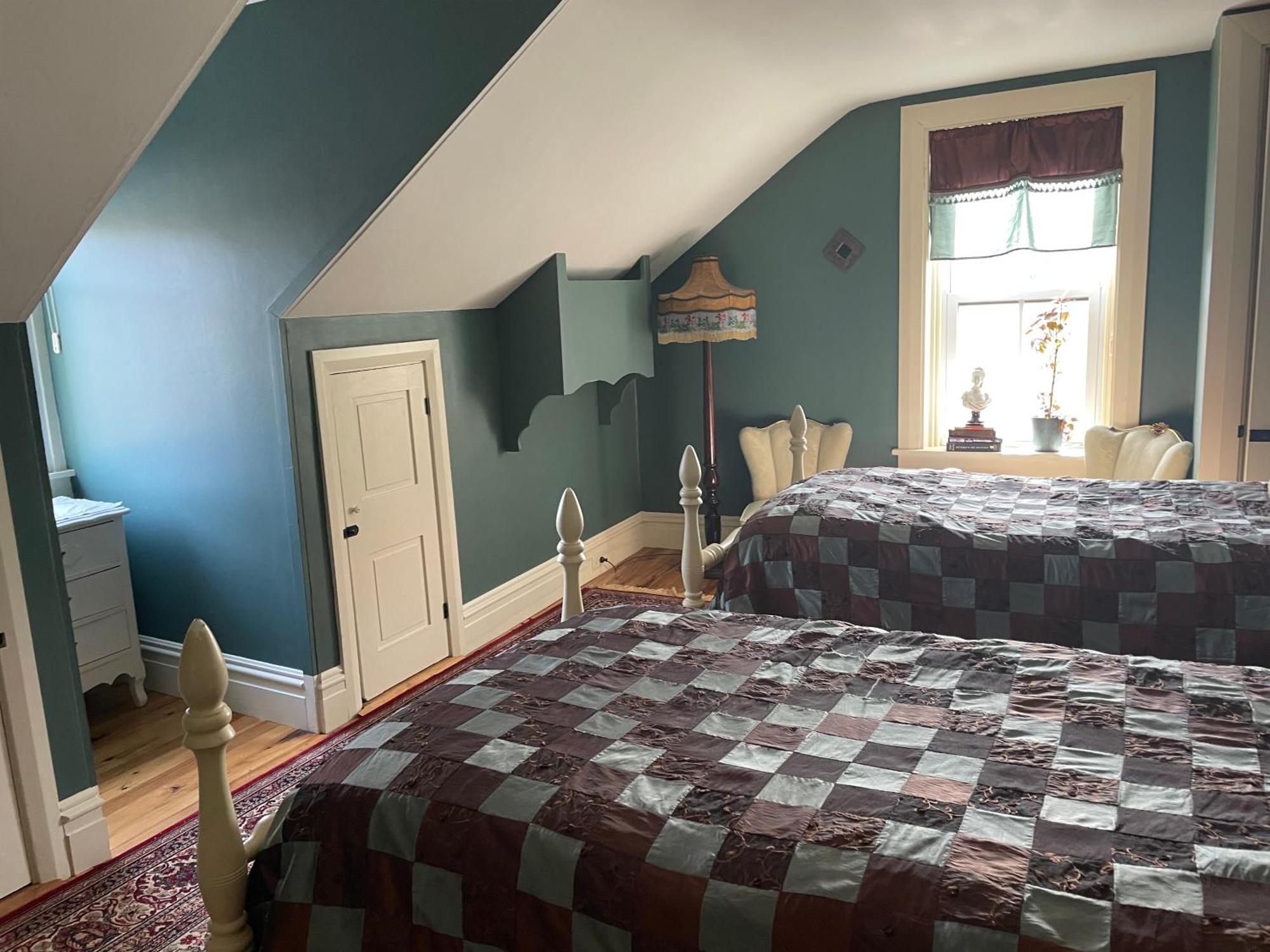 Hollinger House Bed & Breakfast 3*