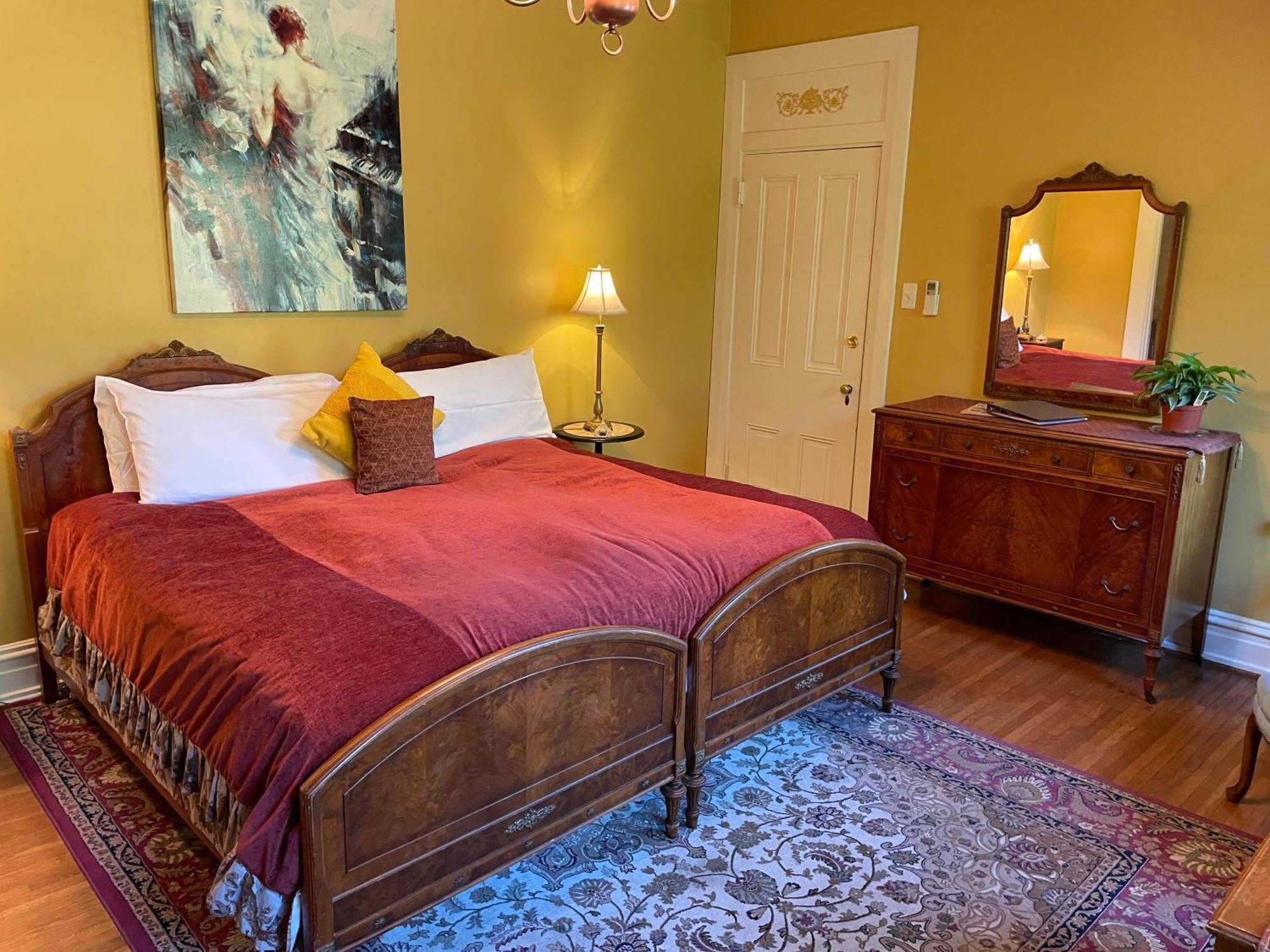 Hollinger House Bed & Breakfast
